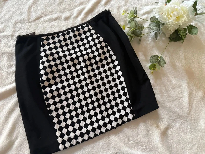Jupe courte damier noir et blanc style rétro / grunge taille 36 – photo 2